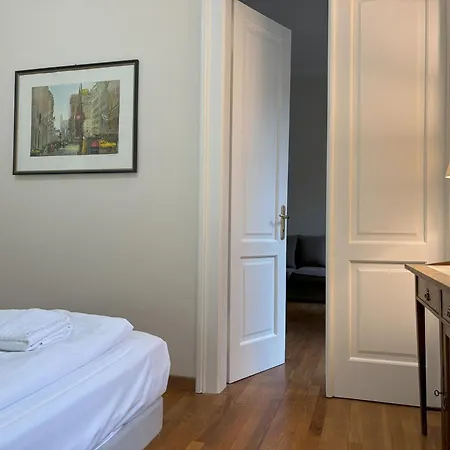Interno 7 *