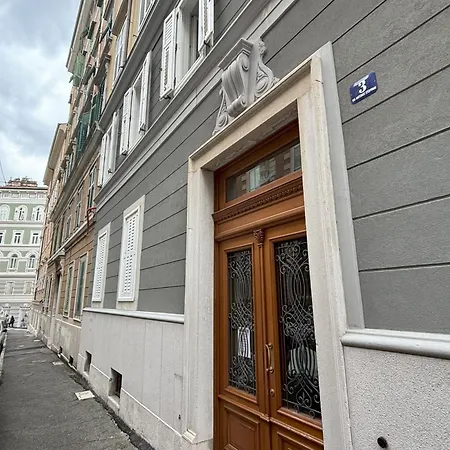 アパート Interno 7