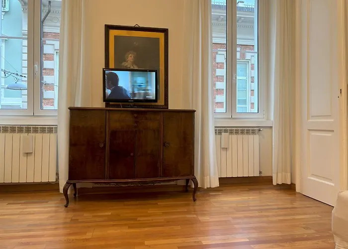 Interno 7 アパート トリエステ