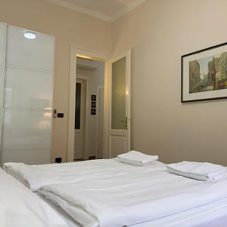 Interno 7 - Reception