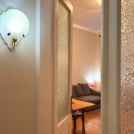 Interno 7 * Trieste